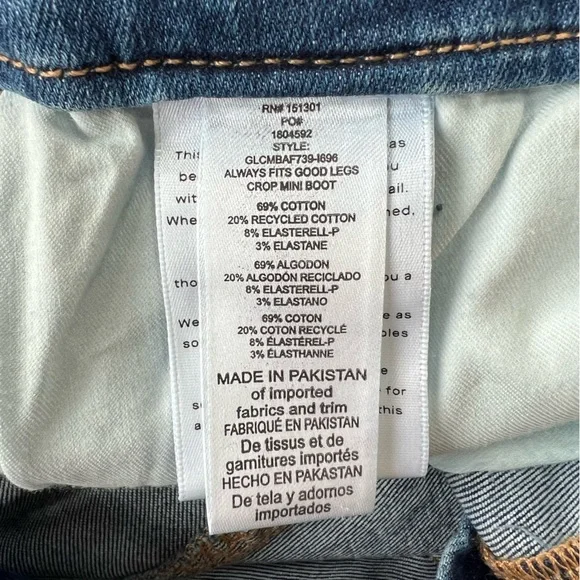 Good American NWT Soft Tech Good Legs Raw Hem Crop Mini Bootcut Jeans, 14-18+ - Picture 10 of 11